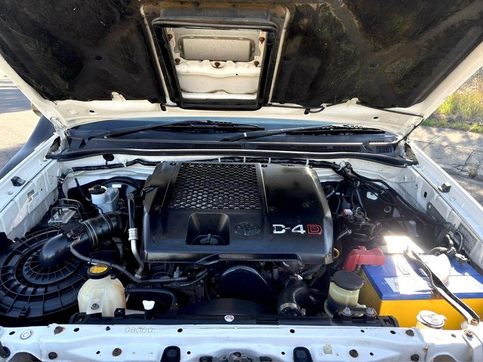 2009 Toyota Hilux SR KUN26R MY09 4X4 Glacier White