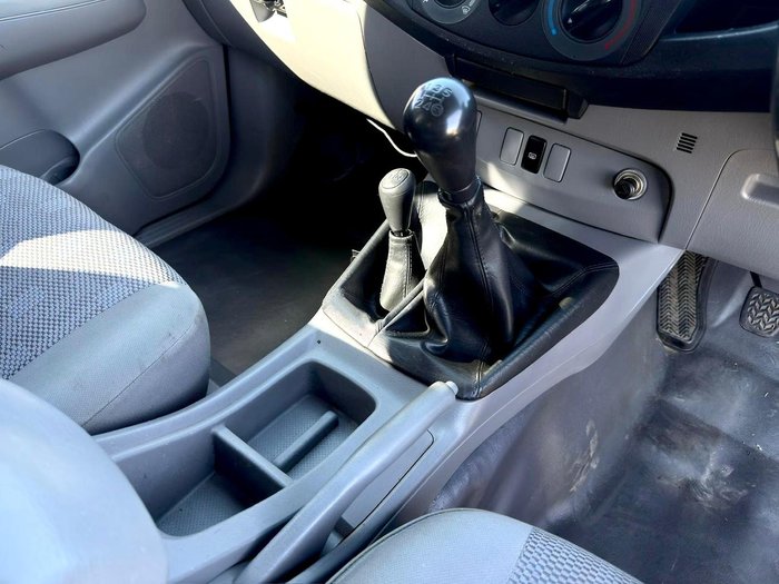 2009 Toyota Hilux SR KUN26R MY09 4X4 Glacier White