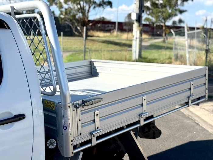 2009 Toyota Hilux SR KUN26R MY09 4X4 Glacier White