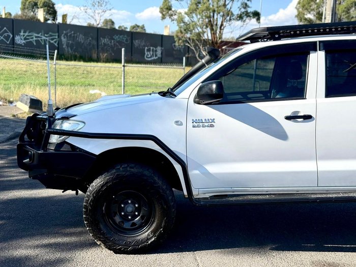 2009 Toyota Hilux SR KUN26R MY09 4X4 Glacier White