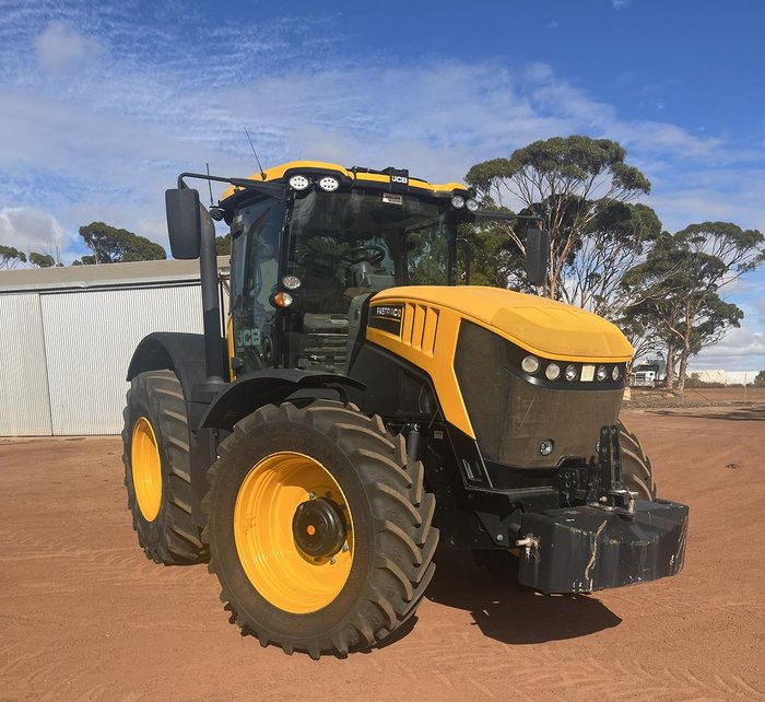 2019 JCB 8330 Fastrac Tractor