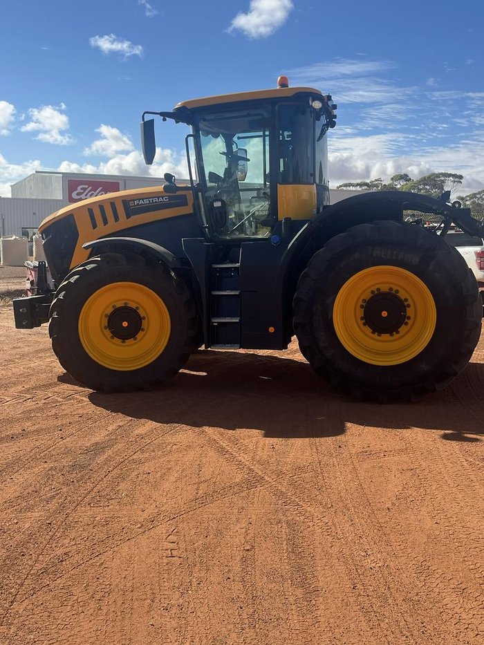 2019 JCB 8330 Fastrac Tractor