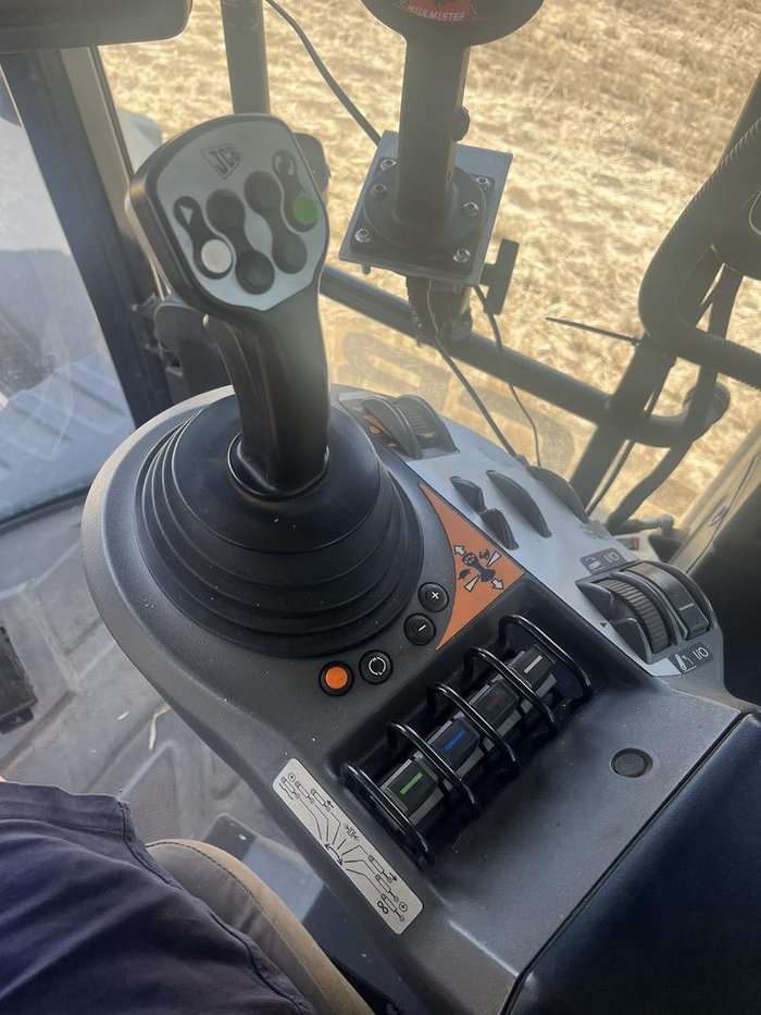 2019 JCB 8330 Fastrac Tractor