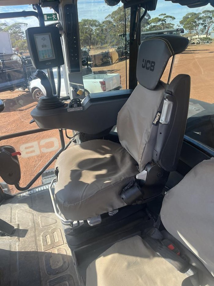2019 JCB 8330 Fastrac Tractor