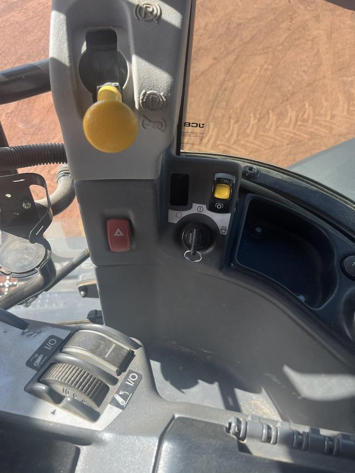 2019 JCB 8330 Fastrac Tractor