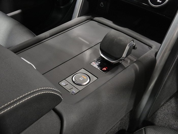 2025 Land Rover Discovery D350 Dynamic SE