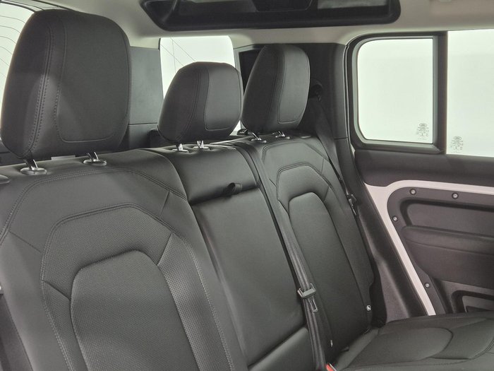 2022 Land Rover Defender 110 P400 S