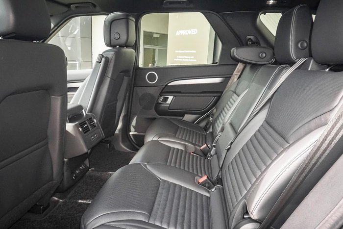 2026 Land Rover Discovery D350 Dynamic SE