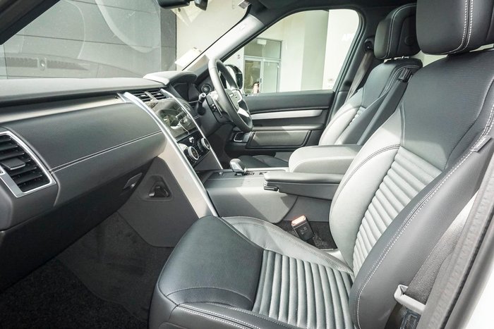 2026 Land Rover Discovery D350 Dynamic SE