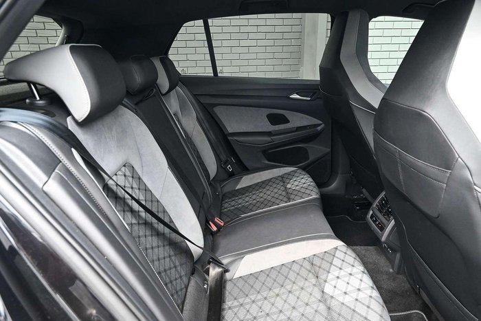 2022 Volkswagen Golf 110TSI R-Line