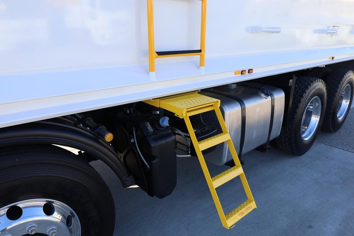 2024 Fuso Shogun FS76 400 White