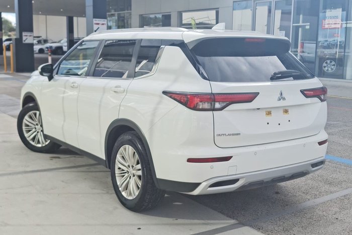 2024 Mitsubishi Outlander LS