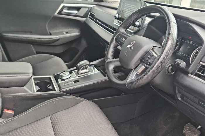 2024 Mitsubishi Outlander LS