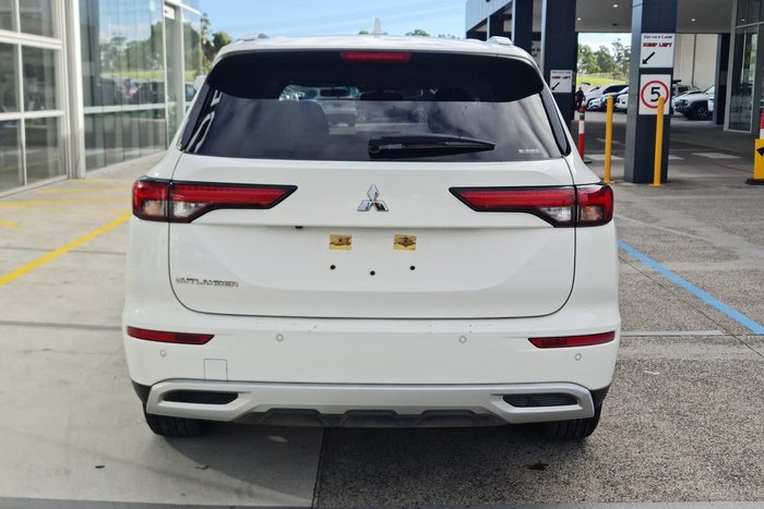 2024 Mitsubishi Outlander LS