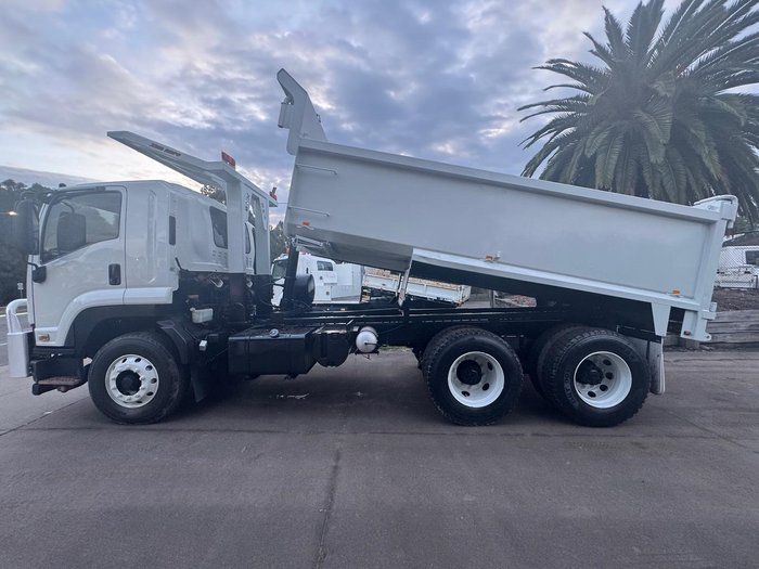 2012 Isuzu F Series FVZ 1400 WHITE