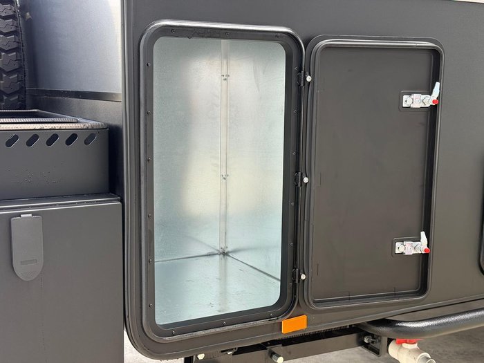 2025 JB Caravans Scorpion Sting 22' Fd Large Ensuite Cafe