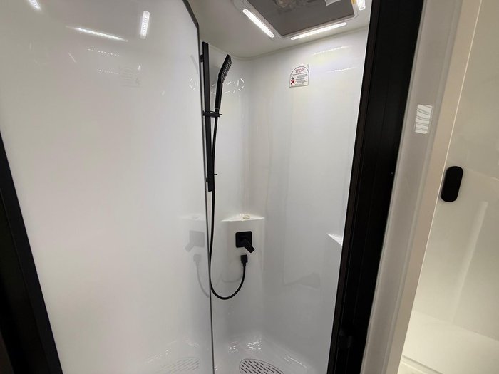 2025 JB Caravans Scorpion Sting 22' Fd Large Ensuite Cafe