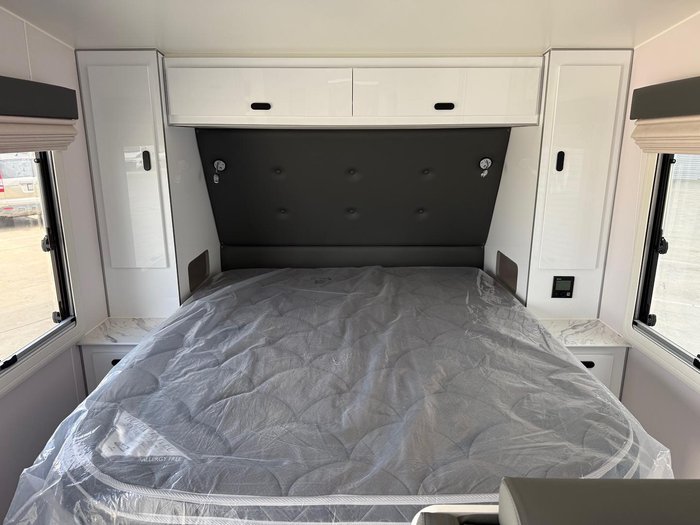 2025 JB Caravans Scorpion Sting 22' Fd Large Ensuite Cafe