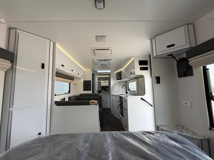 2025 JB Caravans Scorpion Sting 22' Fd Large Ensuite Cafe