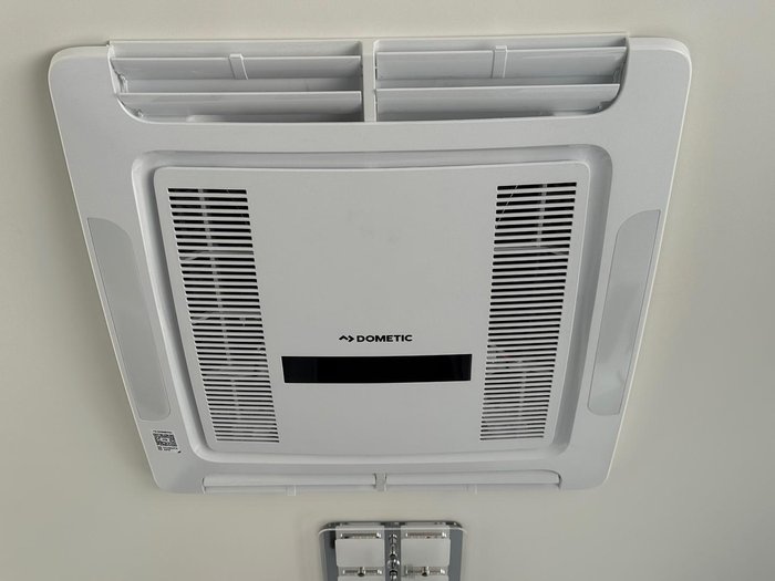 2025 JB Caravans Scorpion Sting 22' Fd Large Ensuite Cafe