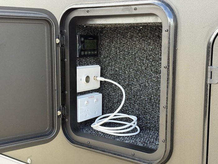 2025 JB Caravans Scorpion Sting 22' Fd Large Ensuite Cafe