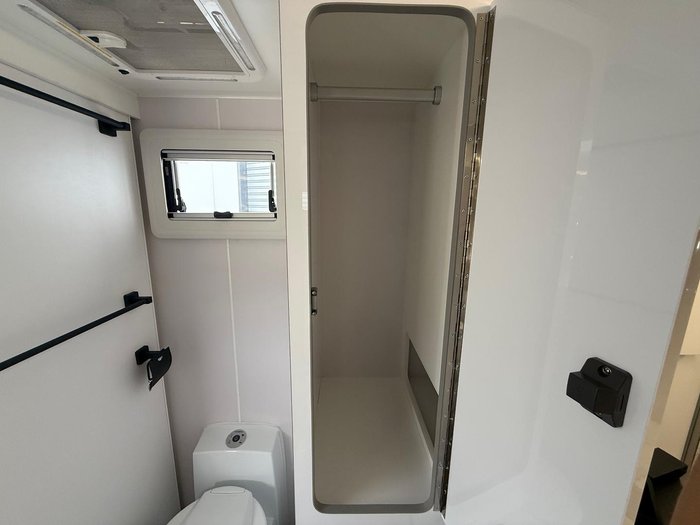 2025 JB Caravans Scorpion Sting 22' Fd Large Ensuite Cafe