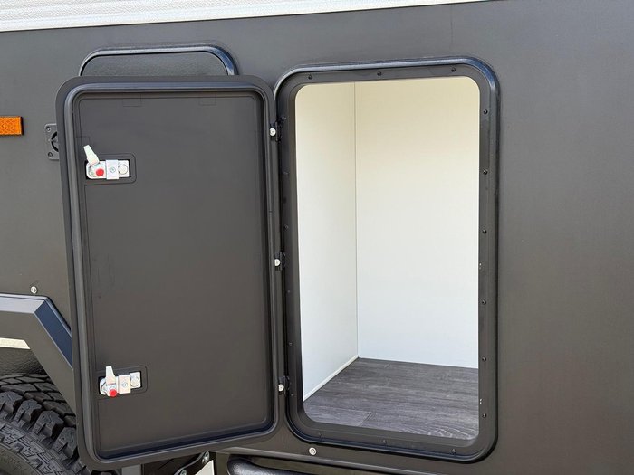 2025 JB Caravans Scorpion Sting 22' Fd Large Ensuite Cafe