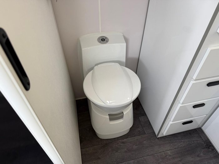 2025 JB Caravans Scorpion Sting 22' Fd Large Ensuite Cafe