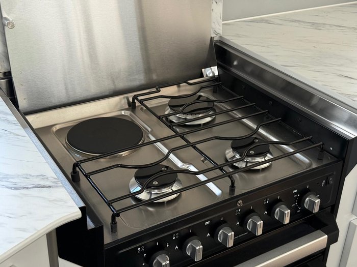 2025 JB Caravans Scorpion Sting 22' Fd Large Ensuite Cafe