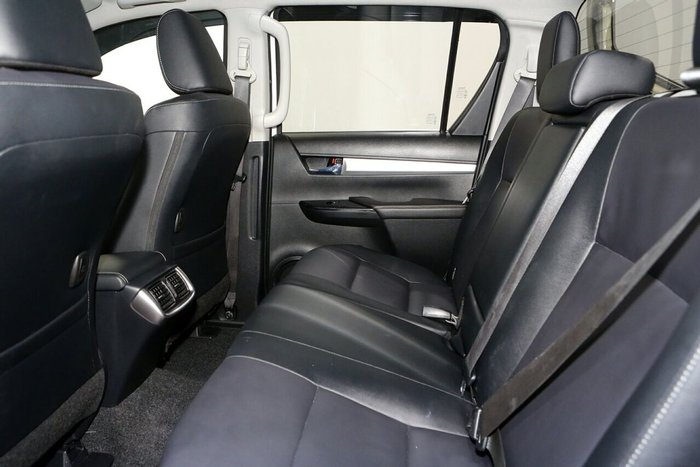 2022 Toyota Hilux SR5