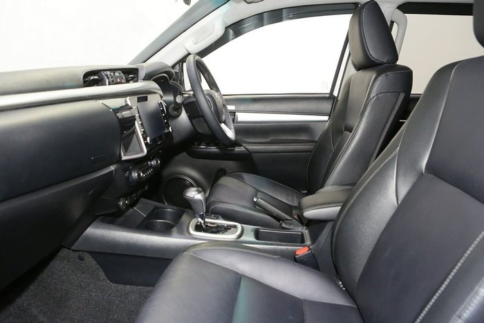 2022 Toyota Hilux SR5