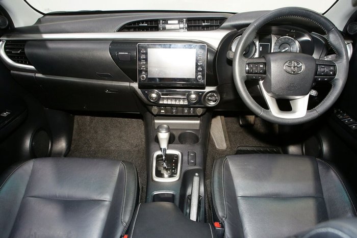 2022 Toyota Hilux SR5