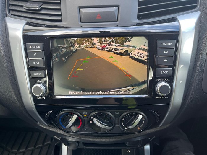 2021 Nissan Navara SL