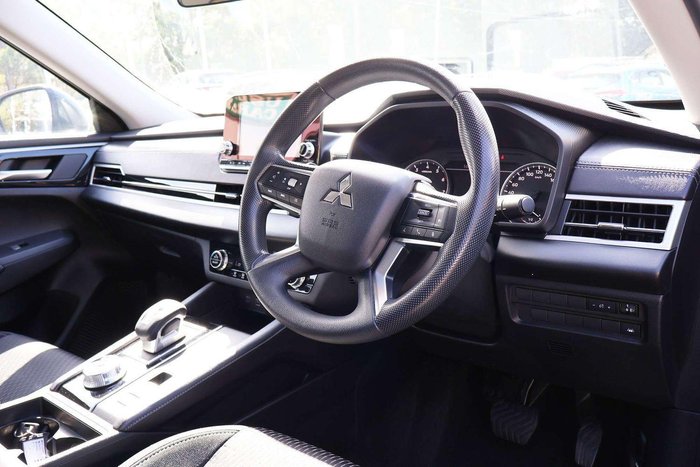 2024 Mitsubishi Outlander ES