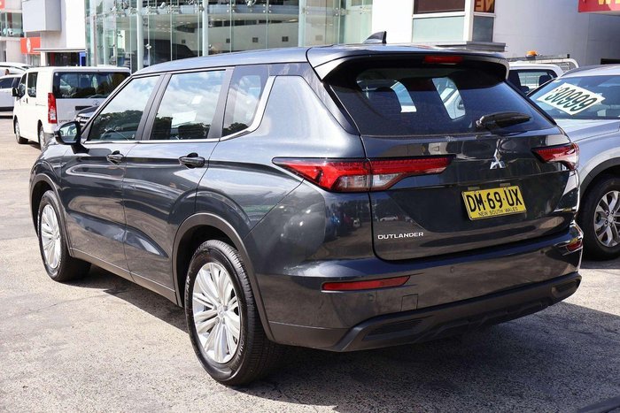 2024 Mitsubishi Outlander ES