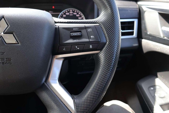 2024 Mitsubishi Outlander ES