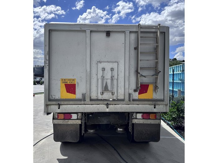 1998 Freightliner Fl80