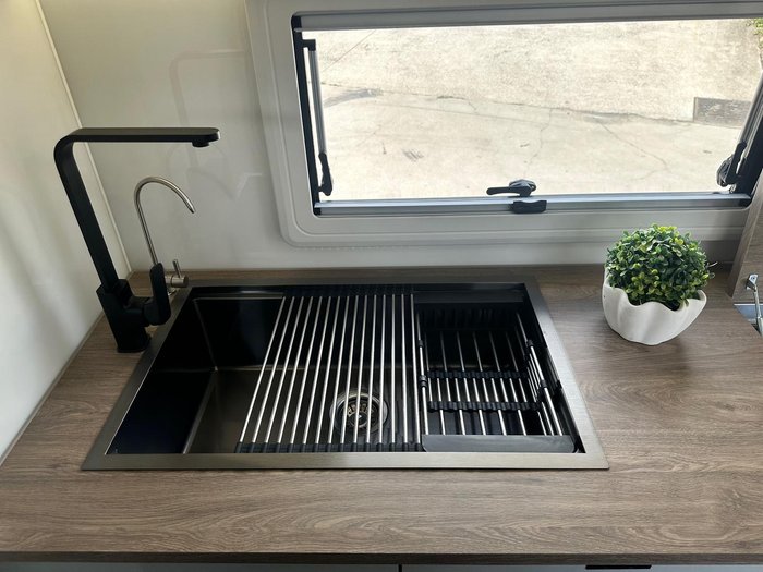 2025 LPT Caravans 1700F- Qb-25