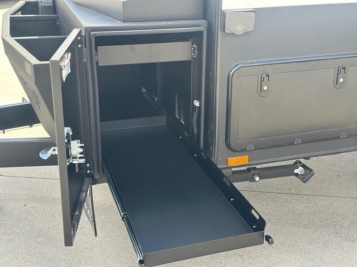 2025 LPT Caravans 1700F- Qb-25