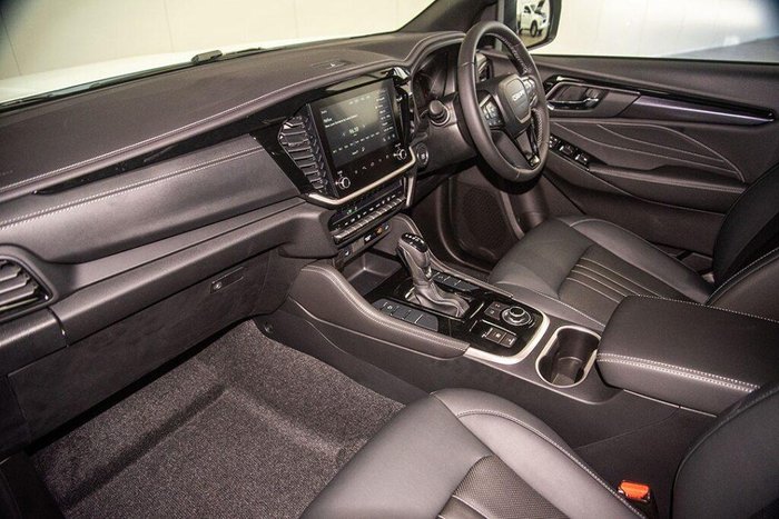 2026 Isuzu MU-X LS-T