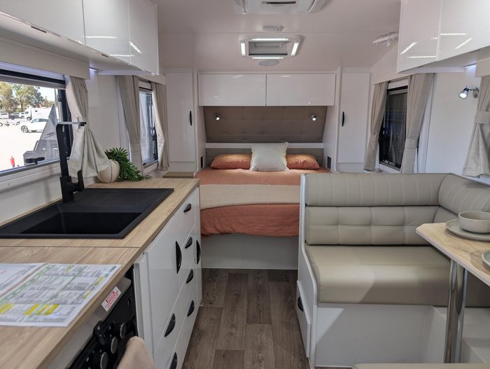 2026 Supreme Territory 2000_R_K1e1_T Cruisemaster Atx Bcs