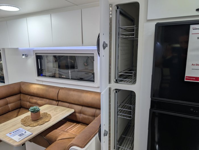 2026 Supreme Classic Tourer 2160_R_K1e1_T