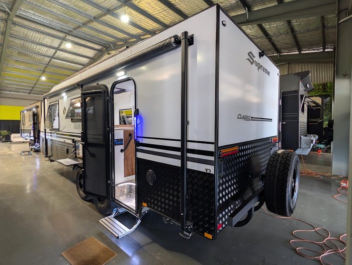 2026 Supreme Classic Tourer 2160_R_K1e1_T