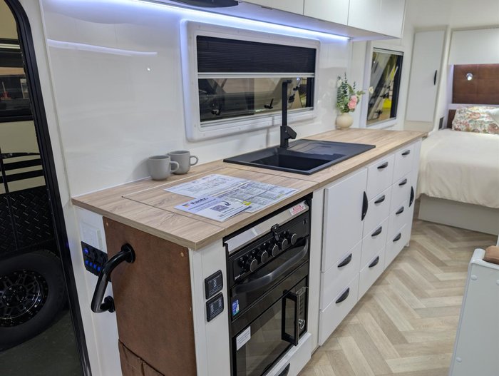 2026 Supreme Classic Tourer 2160_R_K1e1_T