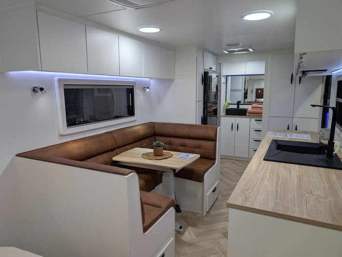 2026 Supreme Classic Tourer 2160_R_K1e1_T