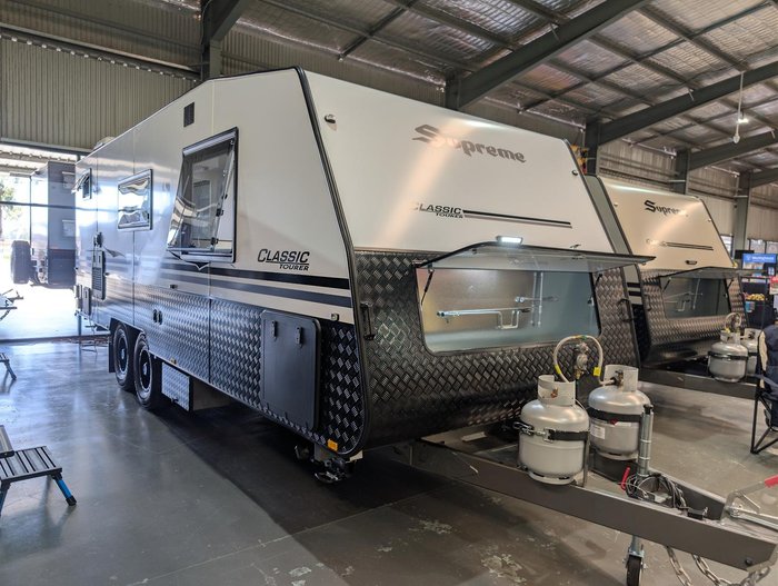 2026 Supreme Classic Tourer 2160_R_K1e1_T