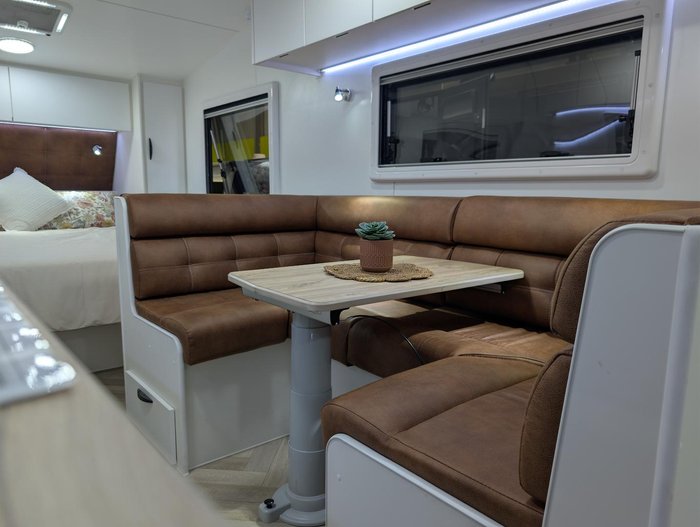 2026 Supreme Classic Tourer 2160_R_K1e1_T