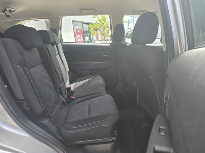 2021 Mitsubishi Outlander ES