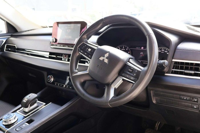 2024 Mitsubishi Outlander ES