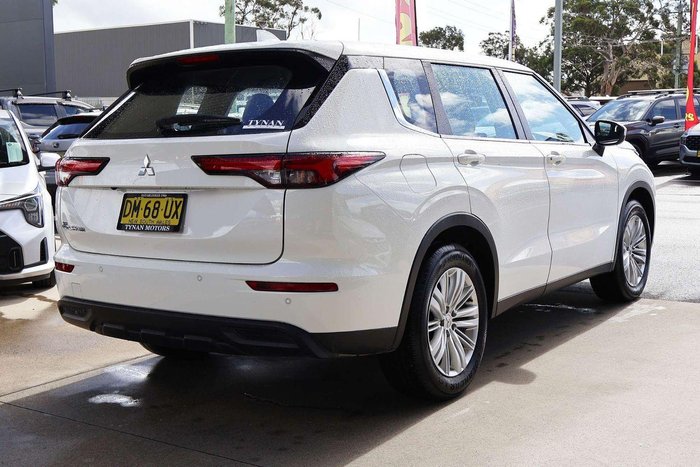 2024 Mitsubishi Outlander ES